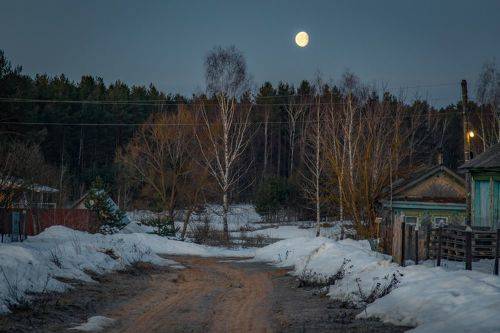 Закат луны в конце марта
