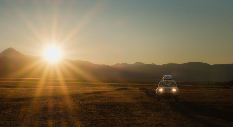 тыва, tuva, горы, солнце, утро, путешествие, journey, traveling, автомобиль Вместе с Солнцем  / Together with the Sun фото превью