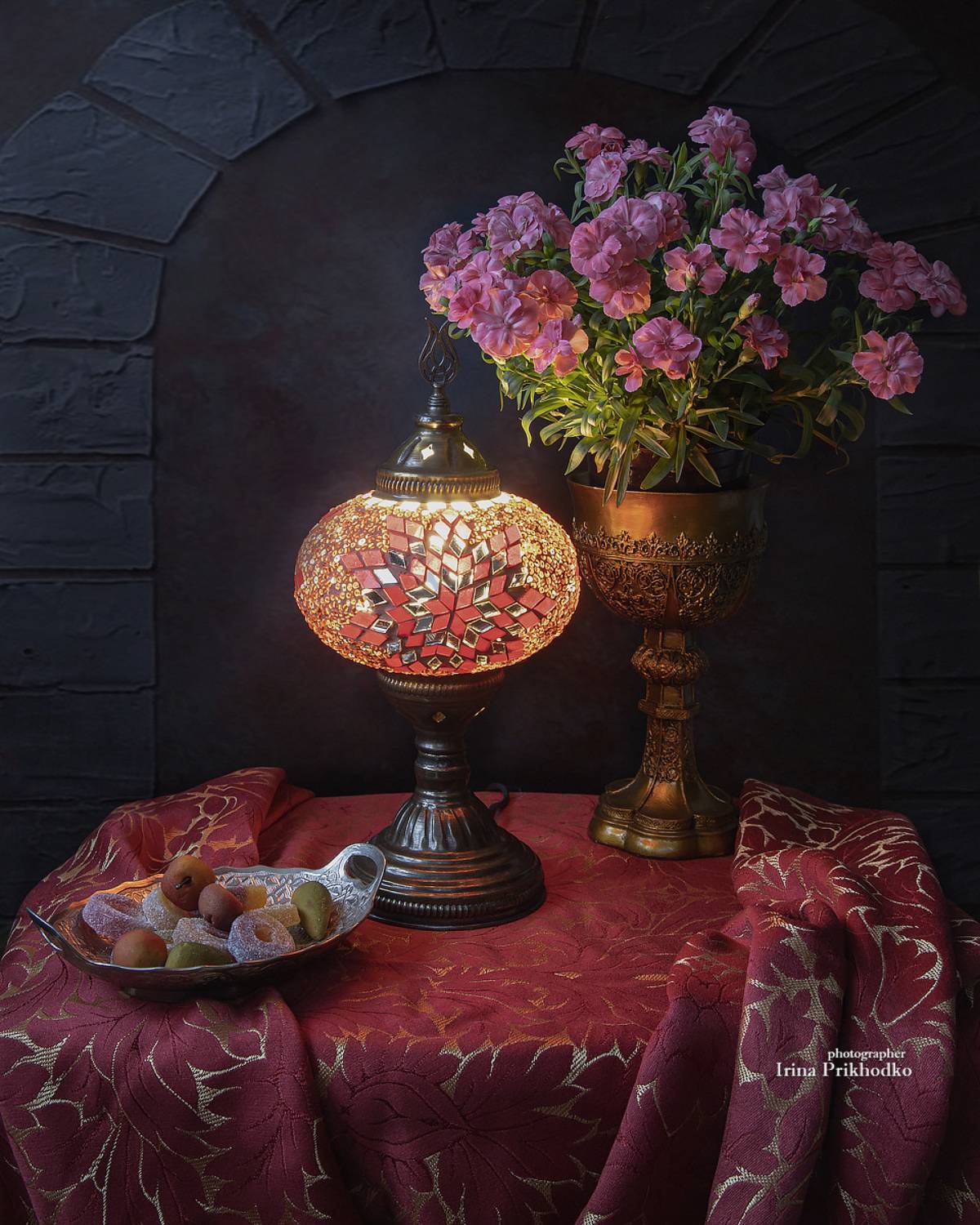натюрморт, цветы, лампа, сладости, Приходько Ирина