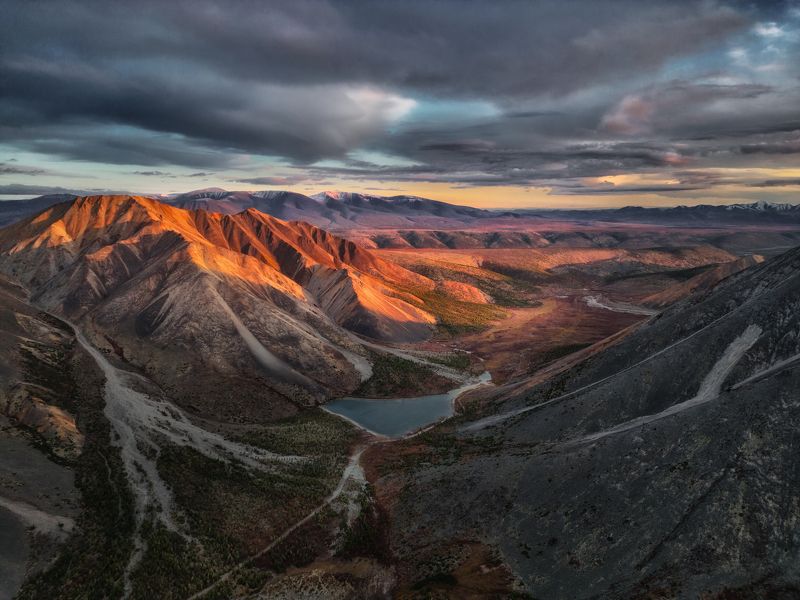 Хребет Черского, Якутия, дроны, аэрофото, aerialphoto, Landscape, aerial landscape, тундра, горы, Россия, осень, осенний пейзаж Закатные сопки фото превью