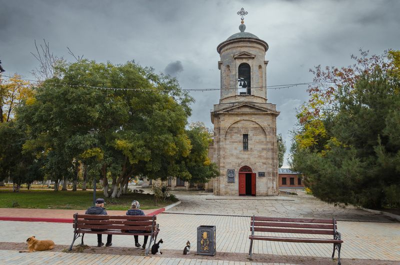 город, архитектура, утро, уличное, церковь, храм, собор святого иоанна предтечи, атмосферное,история, наследие, православие, керчь, крым, россия Утром возле храма. фото превью
