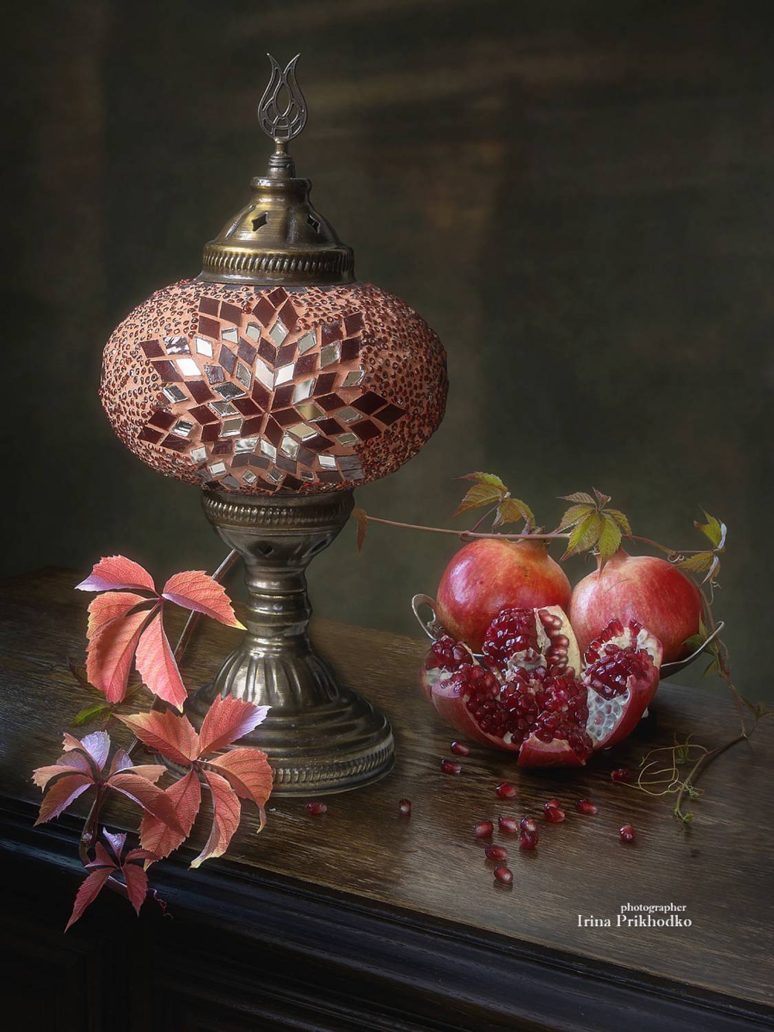 натюрморт, фрукты, гранаты, лампа, Приходько Ирина