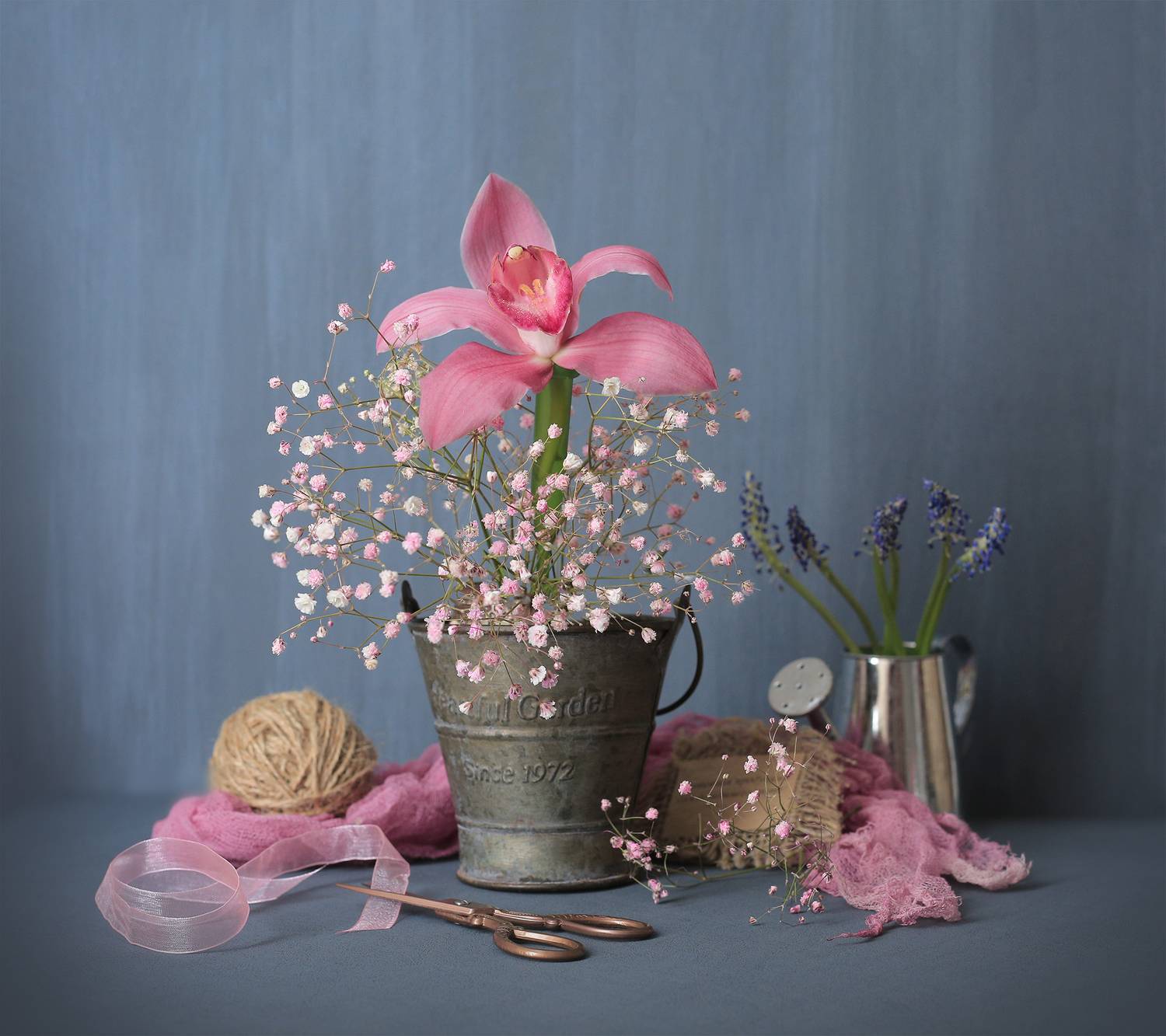 гипсофила, орхидея, ведерко, ножницы, лейка, клубок, ленточка, Галина Лоскутова