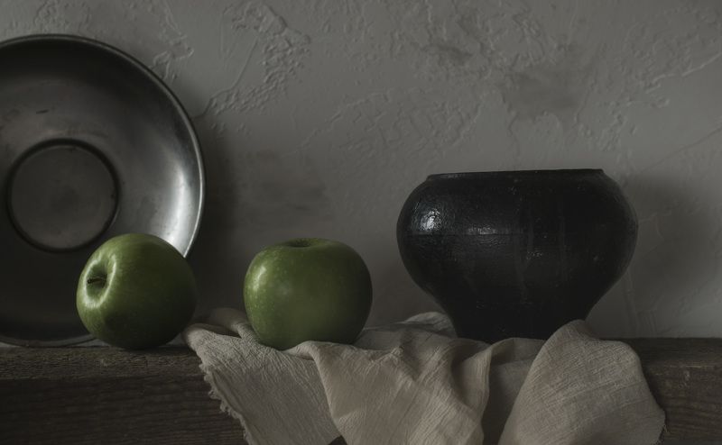 натюрморт яблоки еда посуда Два зелёных яблока фото превью