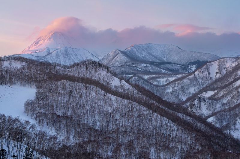 Mount Rausu and Shiretoko Mountain Range. Hokkaido, Japan фото превью