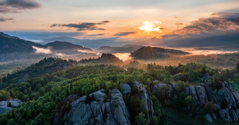 алтай, рассвет, солнце, лучи, аэро, туман, скалы  фото превью