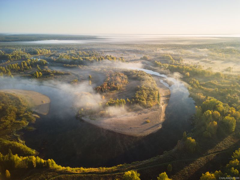 пейзаж, туман, рассвет, утро, мороз, иней, осень, река, север, коми, дрон, аэросъёмка Туманная Вычегда фото превью