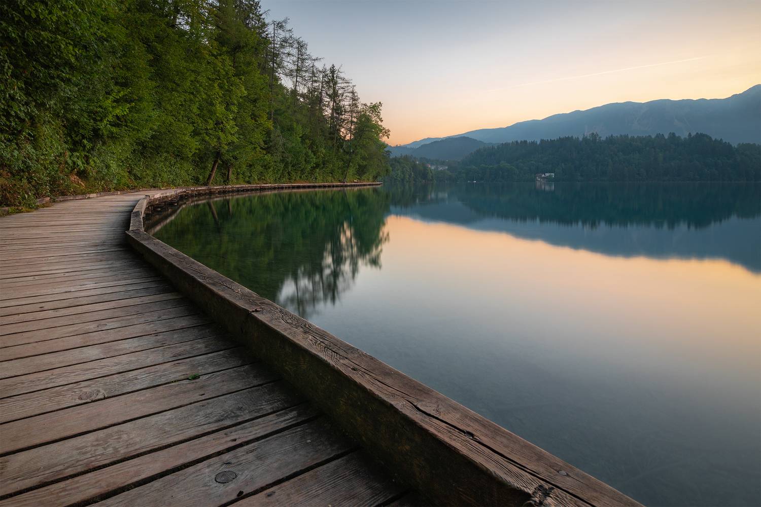пейзаж, утро, озеро, лето, горы, отражение, рассвет, лес, берег, тропинка, путешествие, градиент, умиротворение, тишина, Сергей Серушкин