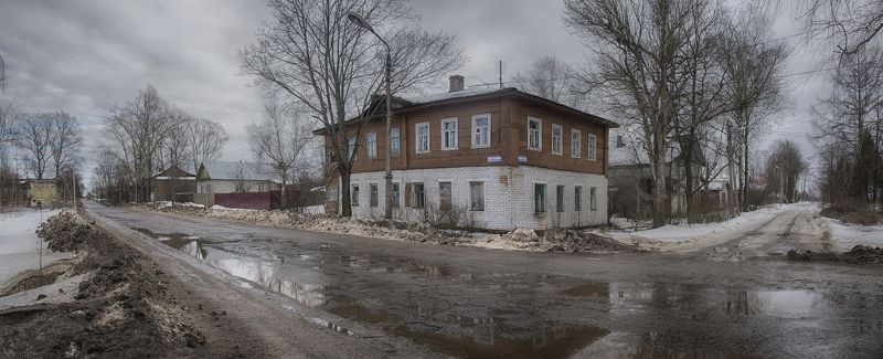 дом, улица, весна, лужи, грязь, глубинка Ул. Ленина и ул. Революции фото превью