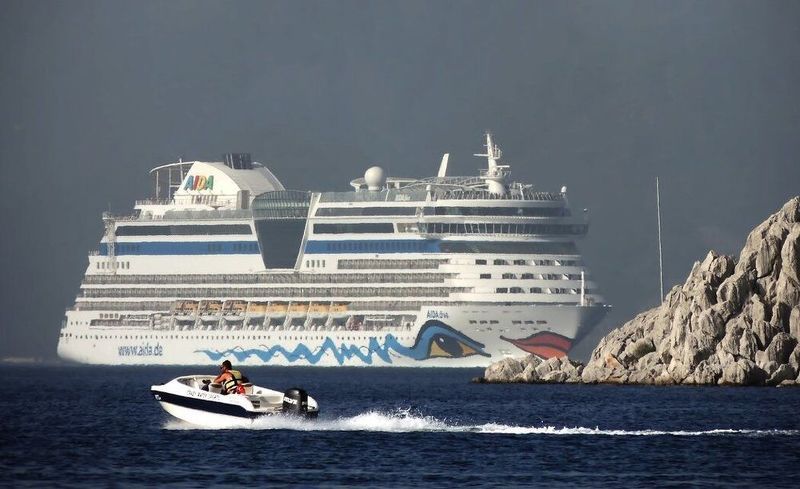 Белый пароход фото превью