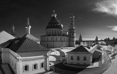 Утро в монастыре