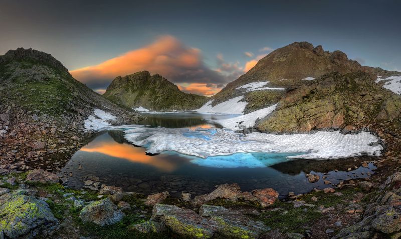горы Кавказ Карачаево-Черкесия Архыз горное озеро закат На горном озере фото превью