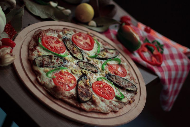 Pizza in red фото превью