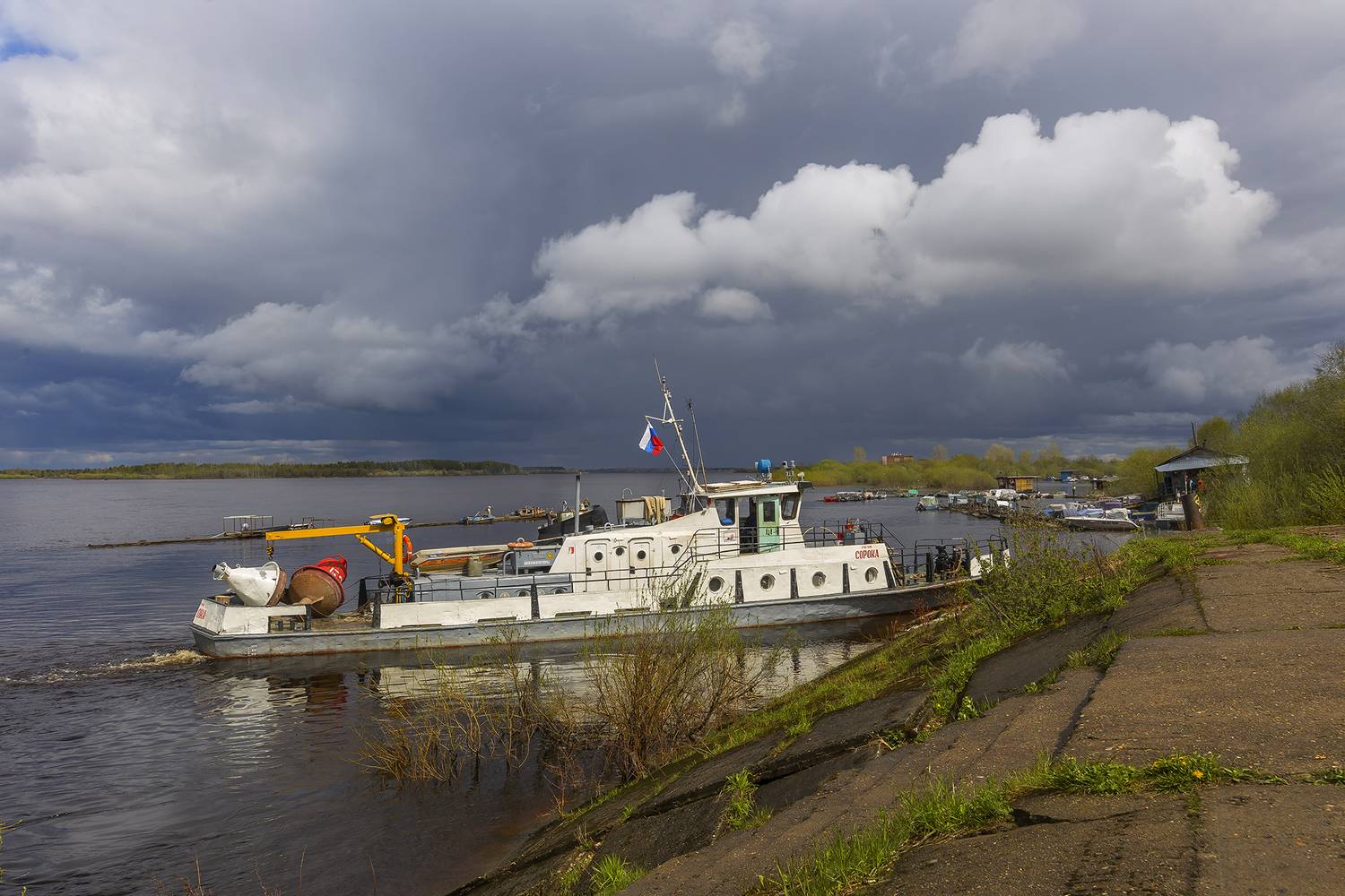 река, вычегда, катер, пристань, причал, полноводье, небо, тучи., Анкудинов Леонид