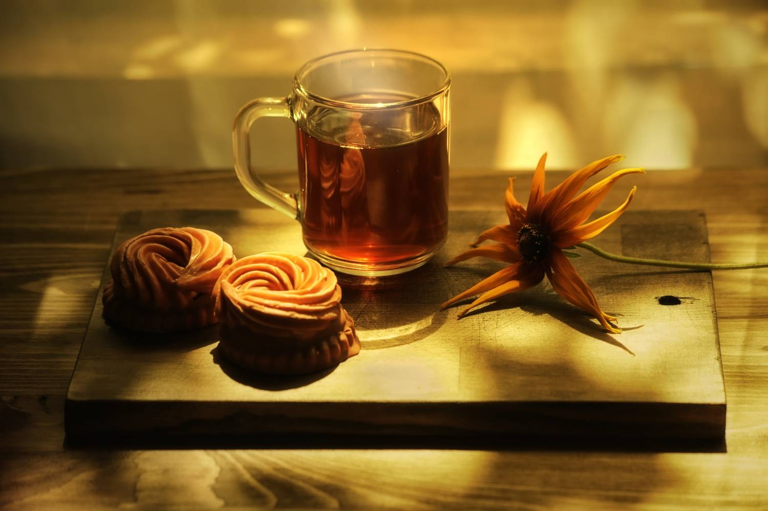 утро, чай, печенье, печенька, пирожное, свет, теплый, перекус, солнечный свет, цветок, окно, Стасов Виталий