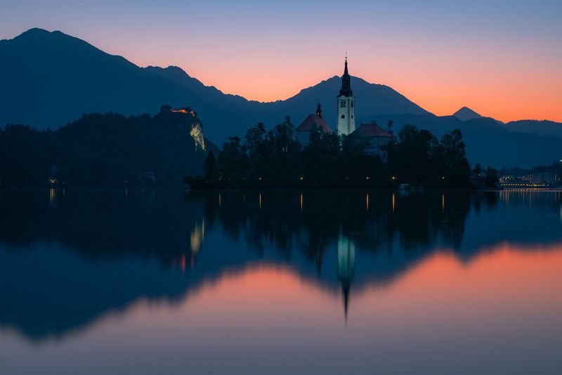 пейзаж, утро, рассвет, озеро, церковь, остров, отражение, градиент, путешествие, лето, горы, архитектура, тишина, симметрия Утренние градиенты озера Блед фото превью