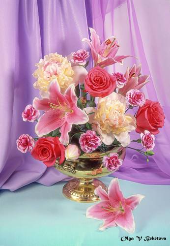 Букет с лилиями и пионами