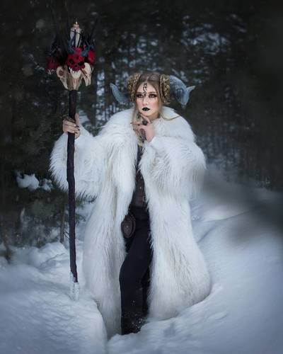 Молодая демоница