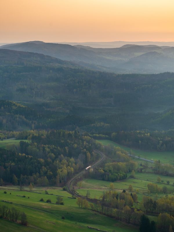 lusatian mountains,czechia,view,forest,train,sunrise,morning,klic, Morning train through the Lusatian mountains фото превью