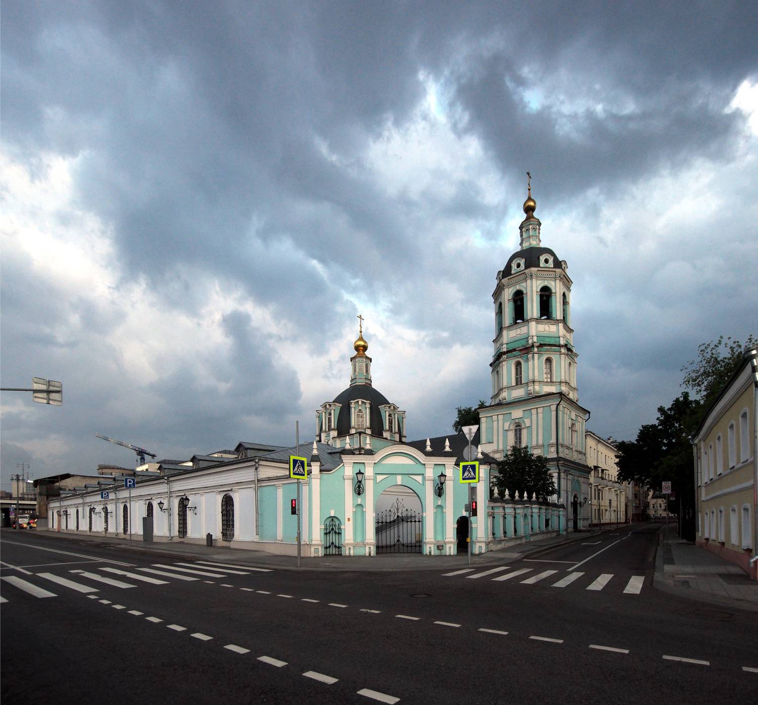 Никольская церковь, Раушская набережная, Москва, вечер, грозовое небо, Дмитрий Ткаченко
