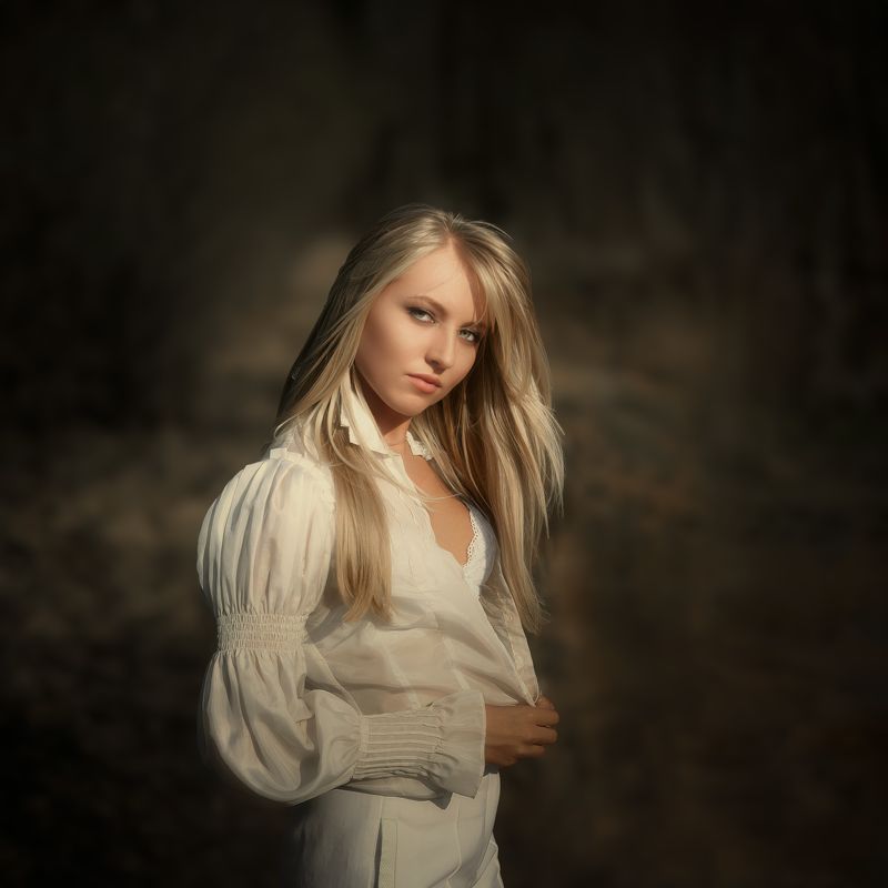 Портрет в весеннем лесу фото превью