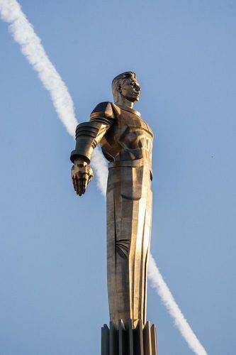 С днём космонавтики!