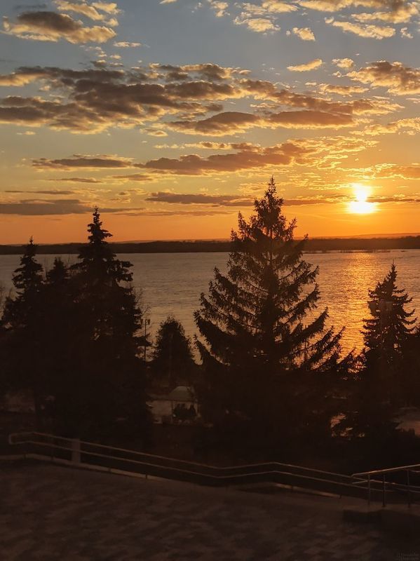 На улицах волжского города фото превью