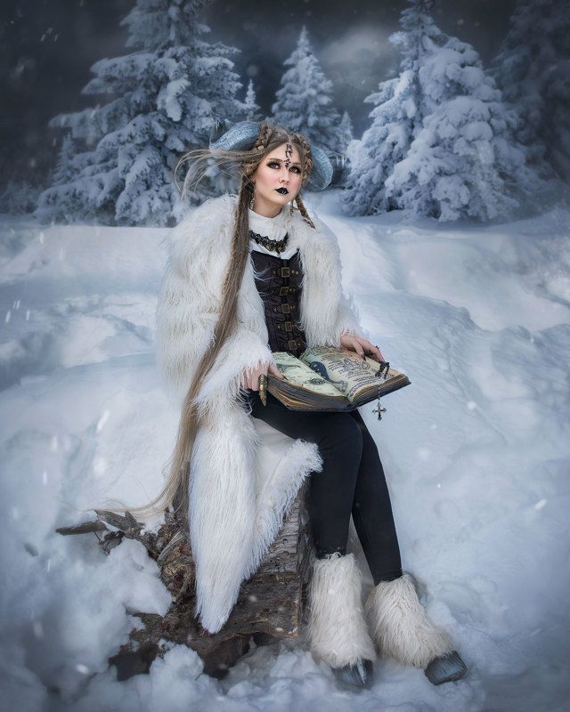 Молодая демоница фото превью