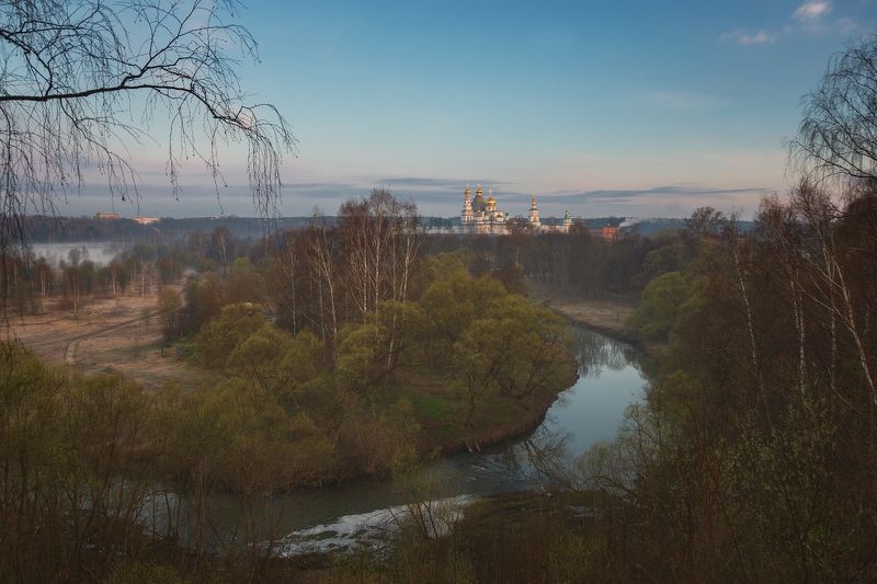 истра, храм, подмосковье, река Апрельское утро фото превью