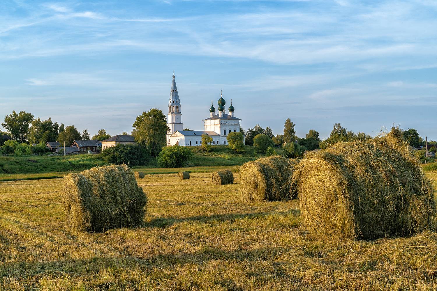 Москва,Осенево, церковь, стога, Лариса Дука