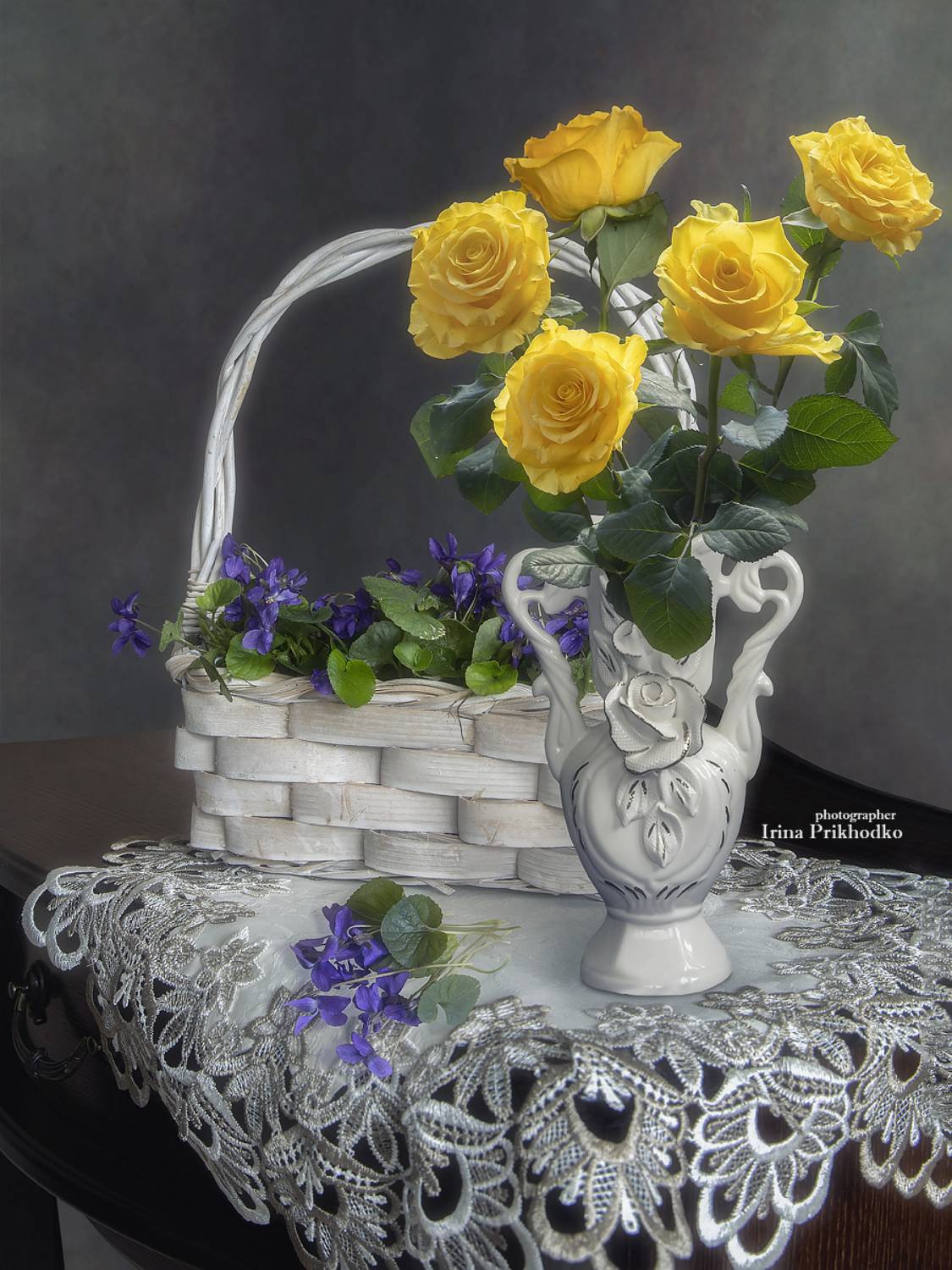 натюрморт, цветы, букеты, фиалки, розы, Приходько Ирина