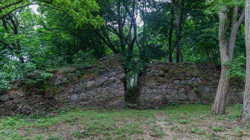 Стены старой крепости.