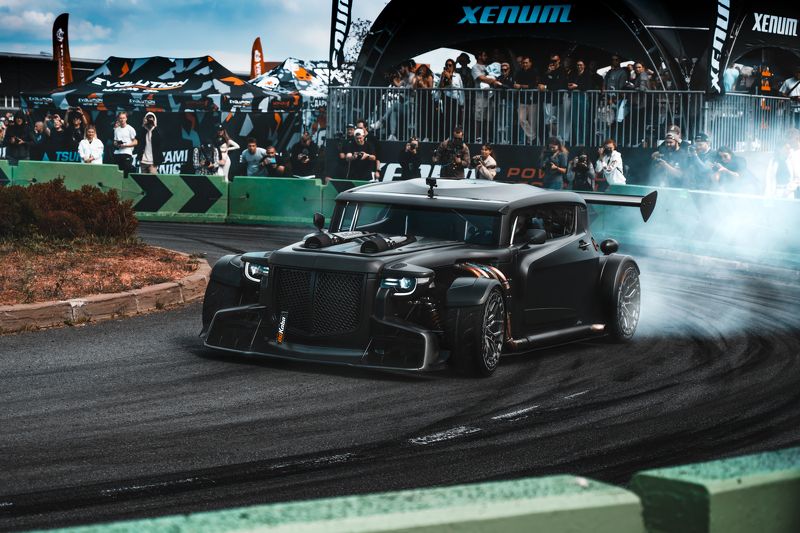 Hot road фото превью