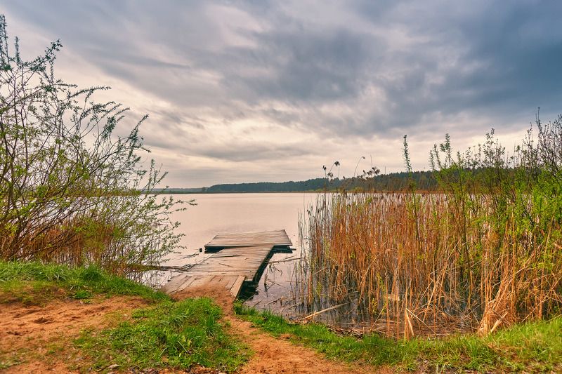 апрель, беларусь, весна, вода, облака, озеро, рыбалка Апрель. На озере между дождями фото превью