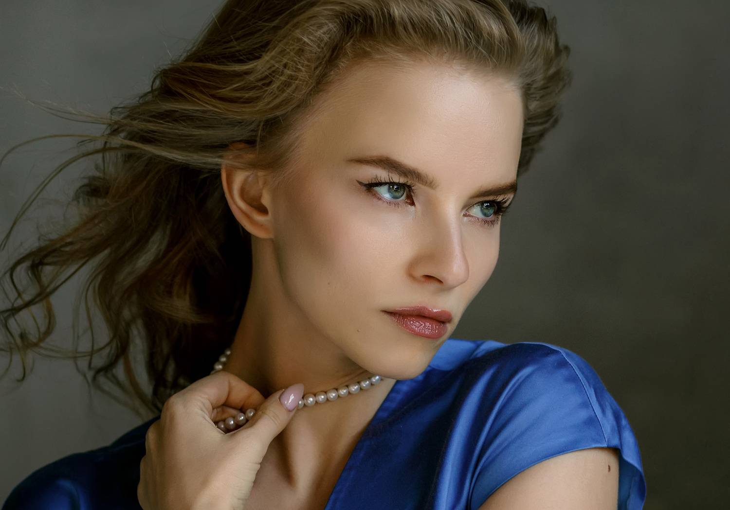 девушка, взгляд, бусы, синий, Комаева Юлия