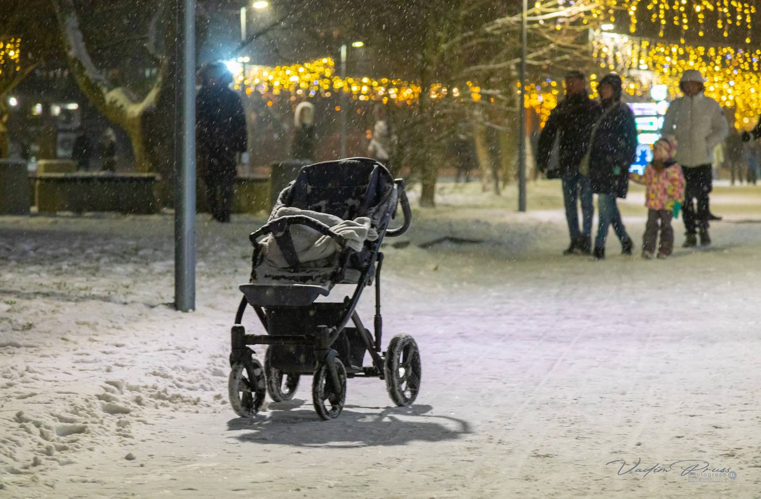 Зеленоградск, город, зима, коляска, ночь, фотография, улица, фотография, Свирин Вадим, 2022, Zelenogradsk, city, winter, stroller, night, photograph, street, photography, Vadim Svirin, Vadim Svirin