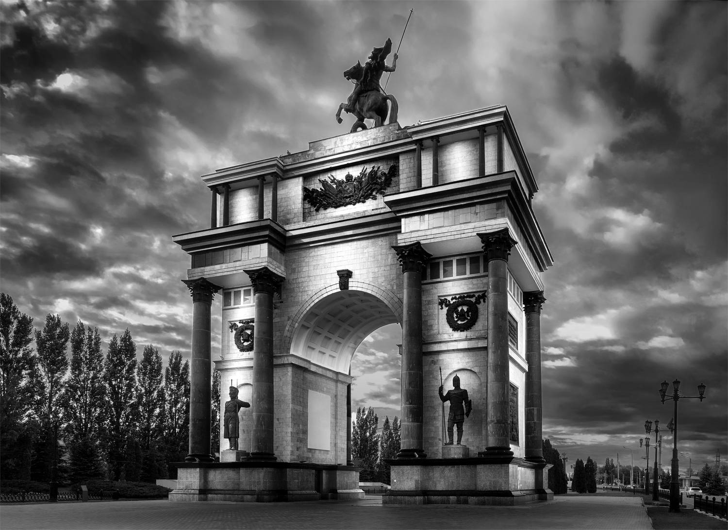 город, архитектура, курск, вечер, здание, памятник, ч/б, Михаил Кудрявцев