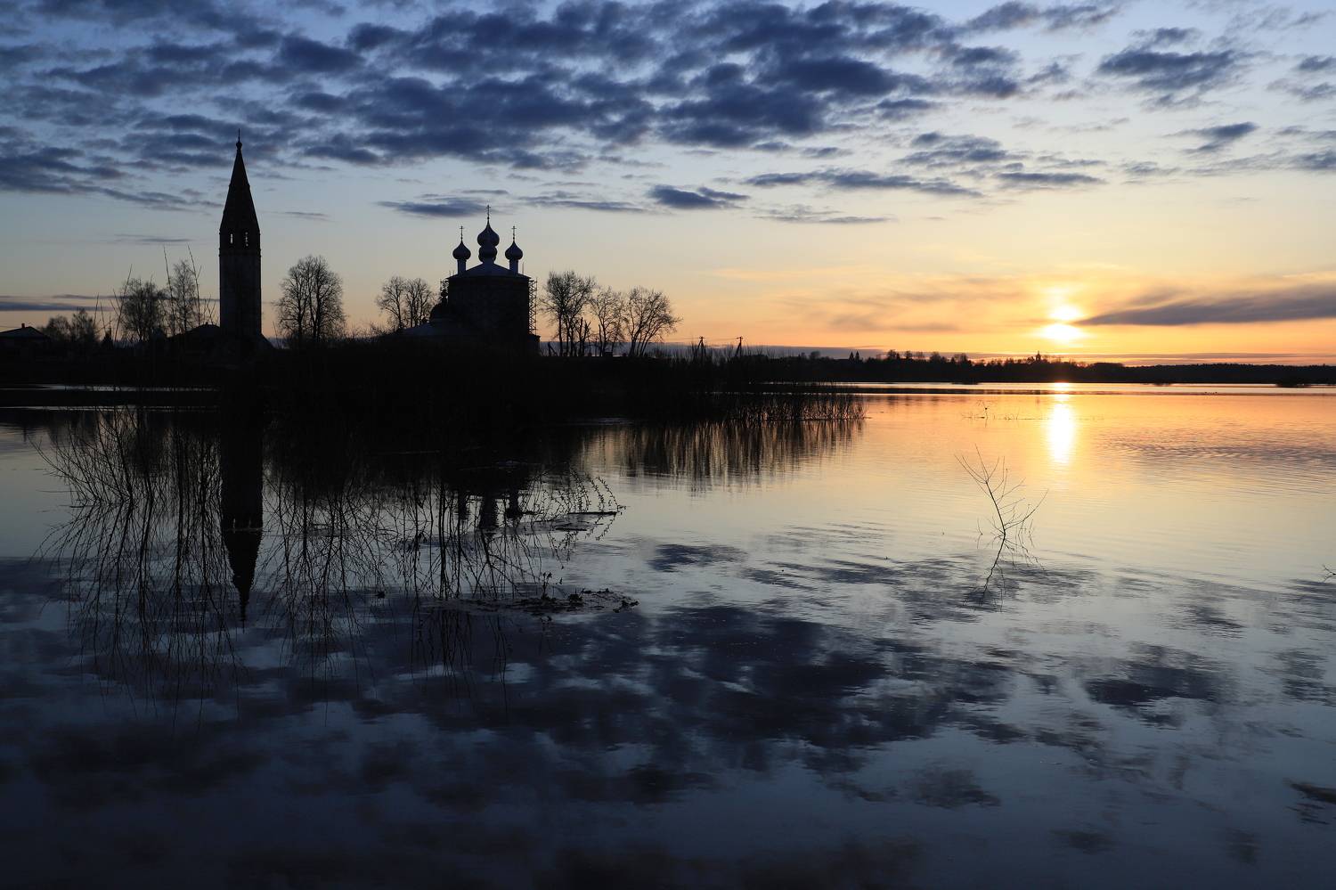 утро рассвет отражение половодье владимирская область россия природа облака церковь храм наследие культура гладь зеркальный зеркало храм купола остров берег, Irina Solonina
