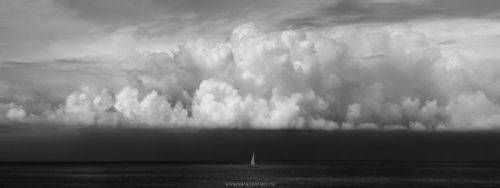 Под белыми облаками