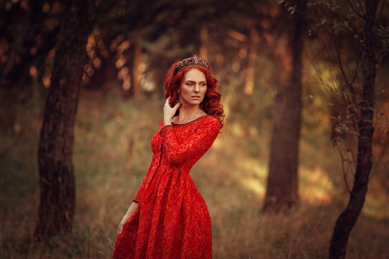 портрет, модель, осень, красный, природа, прическа, фотография Красная королева фото превью