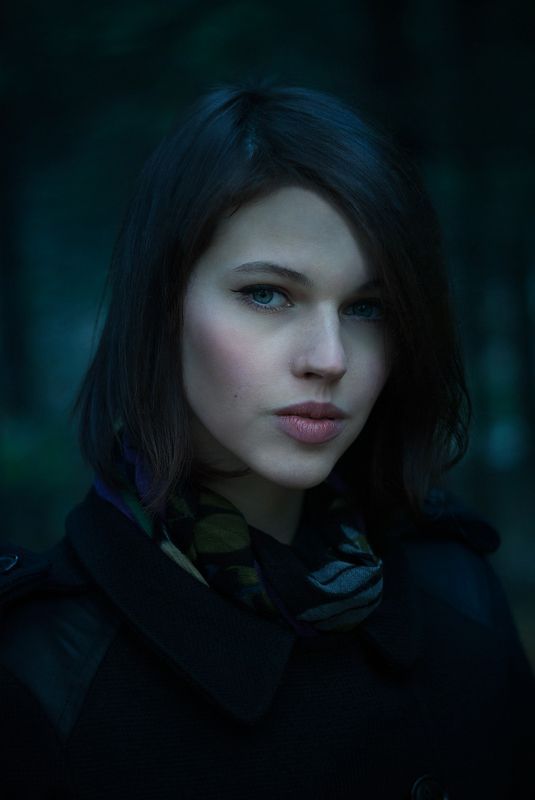 портрет, девушка, брюнетка, осень, portrait, girl, brunette, autumn, cold Марго фото превью