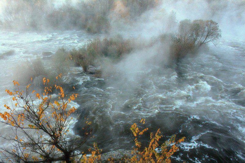 река. Туман. Пороги.  \