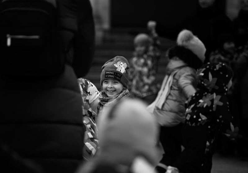 детский уличный портрет, праздник масленица, дети и город, праздник, стрит фото Празднование Масленицы фото превью