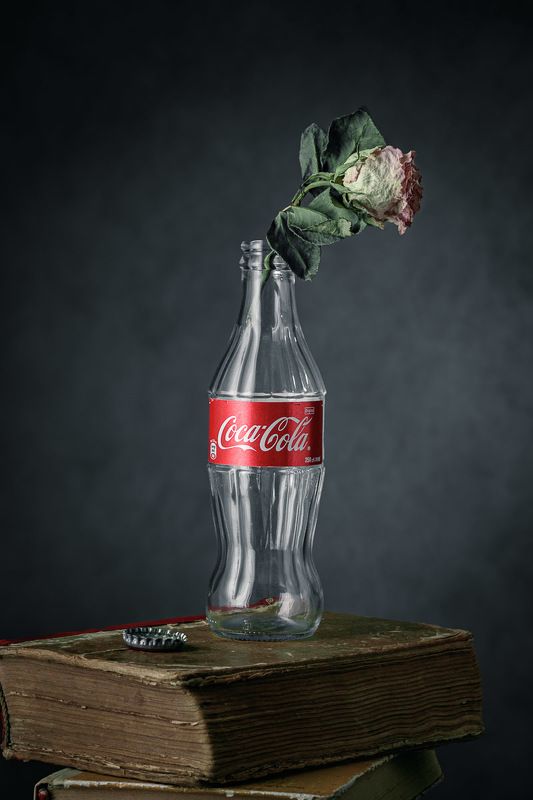 Bottle and flower фото превью