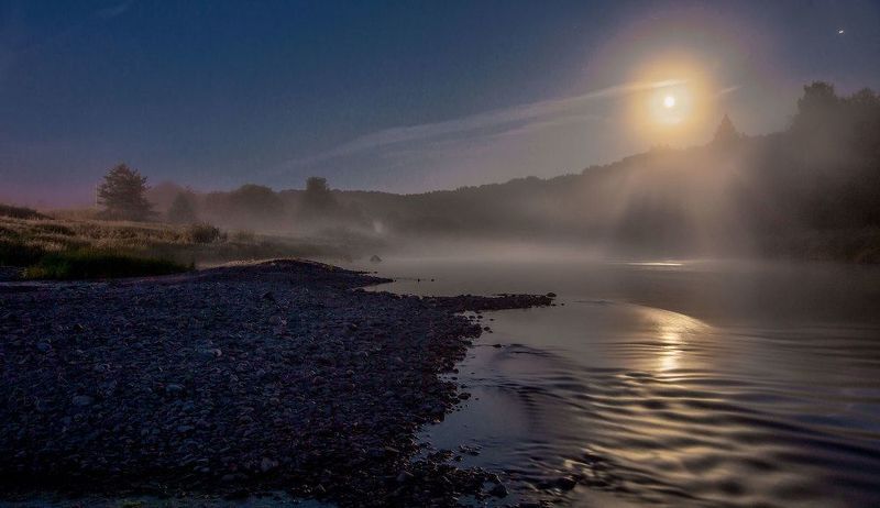 Галечный пляж фото превью