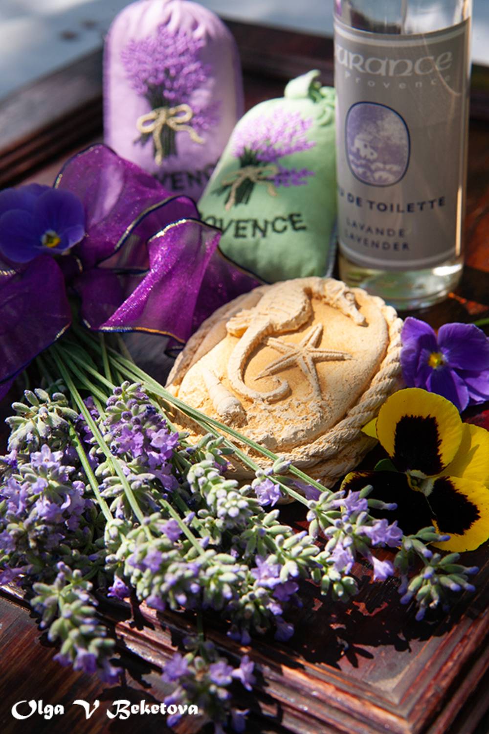 натюрморт. духи. цветы, Бекетова Ольга