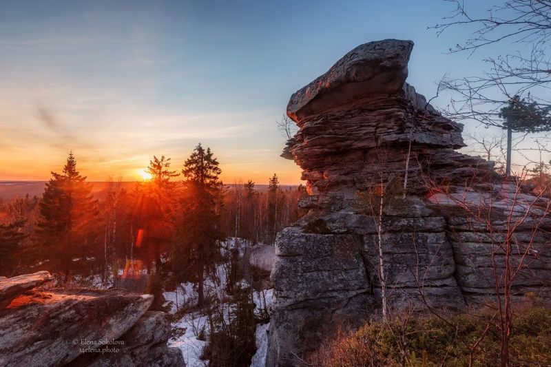 закат, вечер, весна, апрель, каменный город, парк, пермский край, скала Красочный закат в Каменном городе фото превью