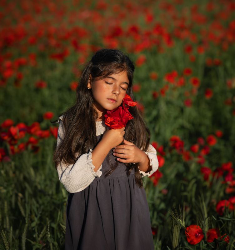 kid flower red  Candid фото превью