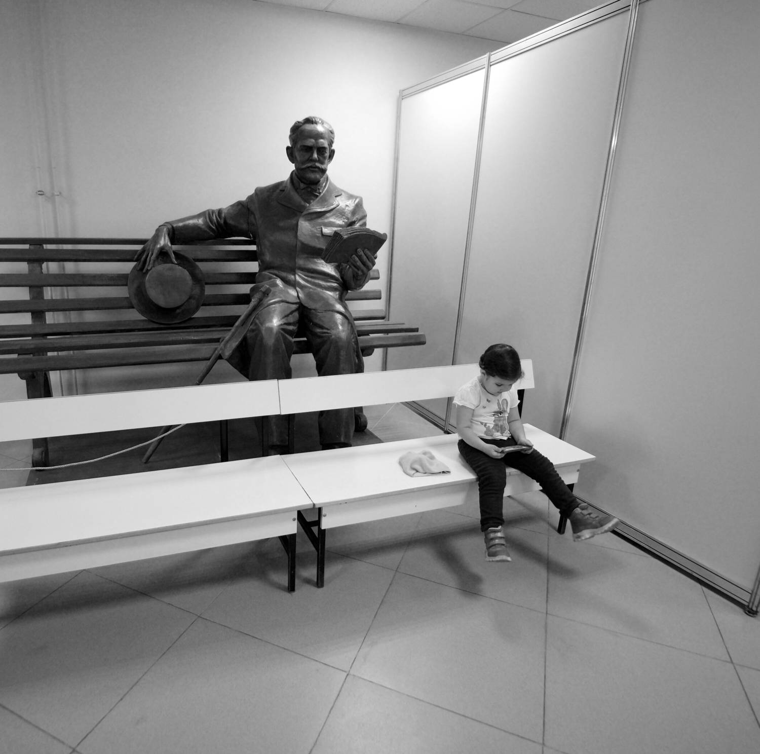 скамейка, сидеть, памятник, Дмитрий Ткаченко