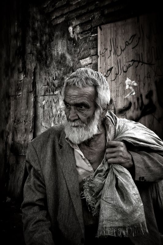 The load is heavy and the road is long... and I am a stranger in my homeland,,,, picture within a picture фото превью